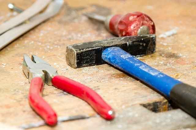 Pinza o martello La valutazione DSA stabilisce gli strumenti adatti